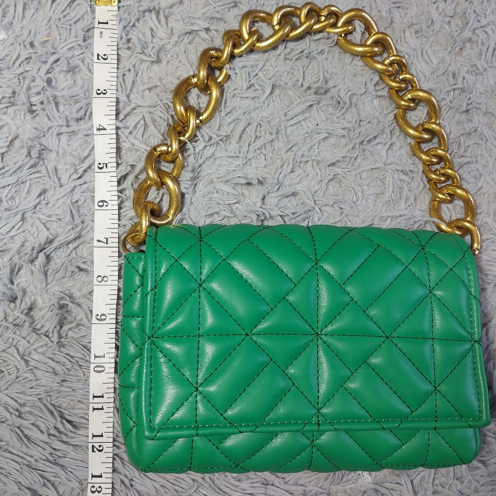 Zara quilted green shoulder bag with chunky gold metal strap - Picture 11 of 12